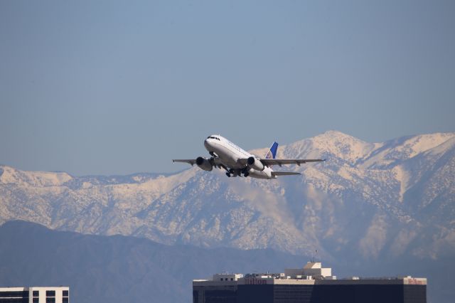 Airbus A319 (N899UA)