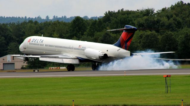 McDonnell Douglas MD-88 (N961DL) - Let em burn! Taken on September 2, 2013.