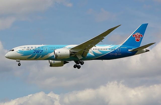 Boeing 787-8 (B-2725)