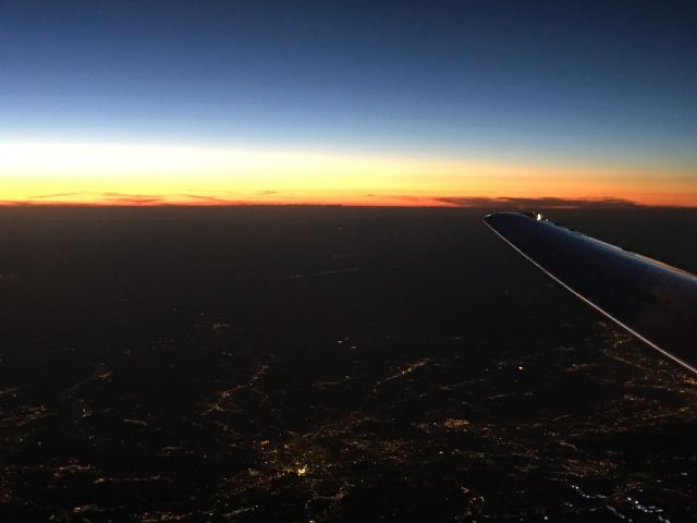 Boeing 717-200 (N970AT) - Flying over Cincinnati at sunset.