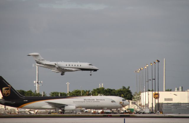 Bombardier Challenger 300 (XA-GPR)