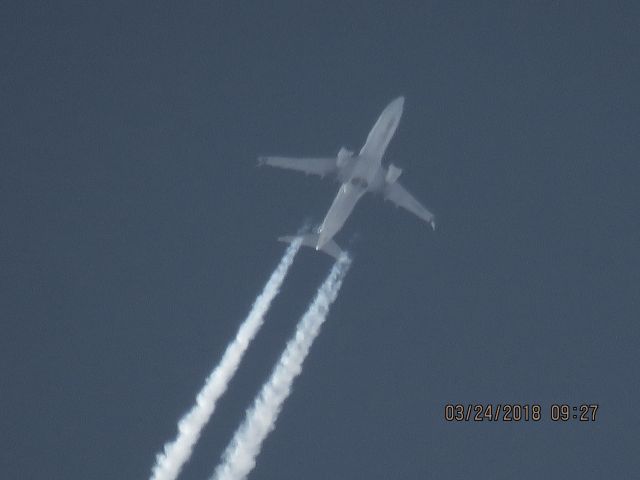 Boeing 737-800 (C-FYBK)