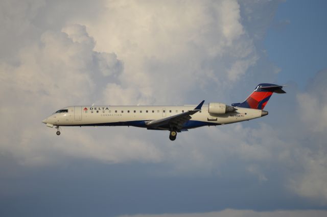 Canadair Regional Jet CRJ-700 (N611SK) - SKW4610 on short final for 34L arriving from KBOI/BOI.