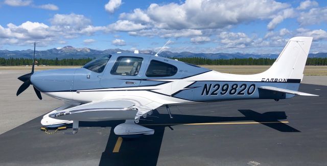 Cirrus SR-22 (N29820)