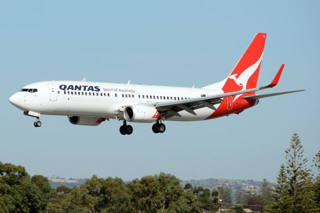 Boeing 737-800 (VH-VXS) - On short finals for runway 05. Wednesday, 21st May 2014.