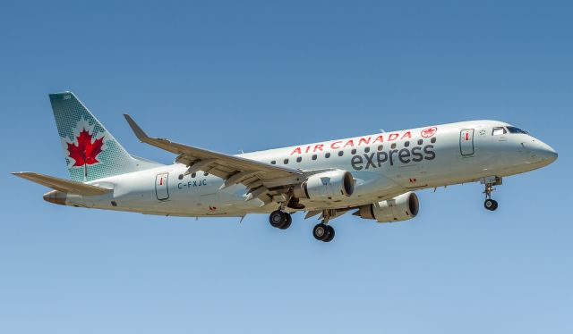 Embraer 175 (C-FXJC)