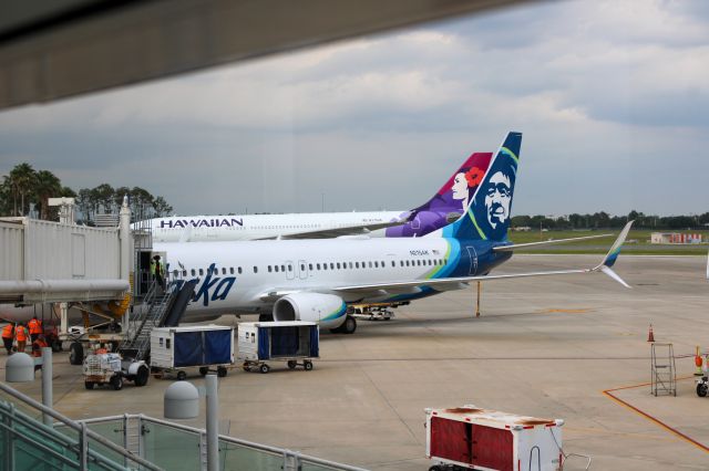 Boeing 737-900 (N215AK) - Alaska 737-900 sitting at the gate with a Hawaiian A330 sitting on the hard stand behind it.