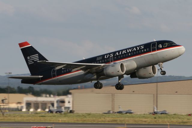 Airbus A319 (N758US) - July 13, 2007 - departed from Syracuse, NY 