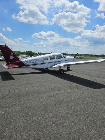 Piper Cherokee (N402WB)