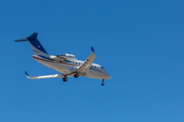 Canadair Challenger (N401VE) - Bombardier CL-600-2B16