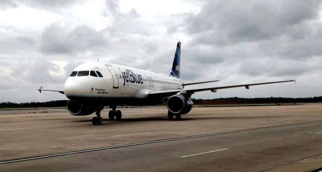 Airbus A320 (N651JB)