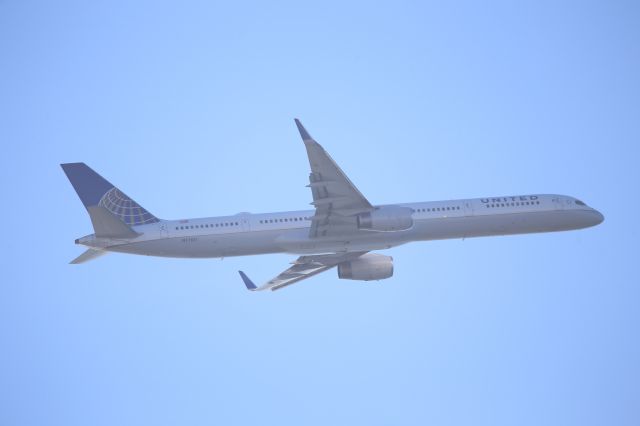 BOEING 757-300 (N77871)