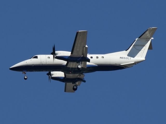 Embraer EMB-120 Brasilia (SRY651)