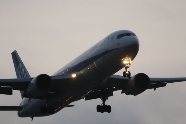 BOEING 767-300 (JA602A) - 10 April 2015:HND-HKD.