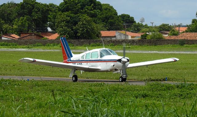 Piper Cherokee Arrow (PT-KQD)