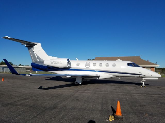 Embraer Phenom 300 (N168J)