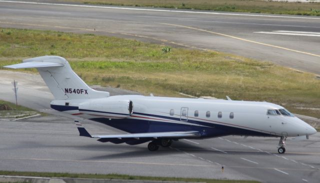 Bombardier Challenger 300 (N540FX)