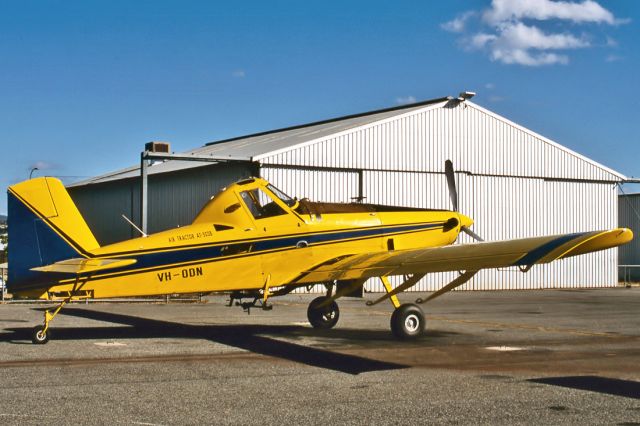 AIR TRACTOR AT-503 (VH-ODN) - AIR TRACTOR AT-502B - REG : VH-ODN (CN 502B-0370) - PARAFIELD AIRPORT ADELAIDE SA. AUSTRALIA - YPPF 25/11/1995