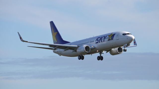 Boeing 737-800 (JA73NJ) - BOE513 makes a missed approach over runway 16R on 11/10/11.