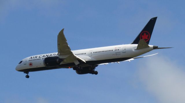 Boeing 787-9 Dreamliner (C-FRTU) - Air Canada decided to upgrade to a 787-9 for the inaugural service to Auckland.