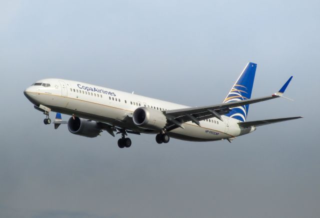 Boeing 737 MAX 9 (HP-9902CMP)