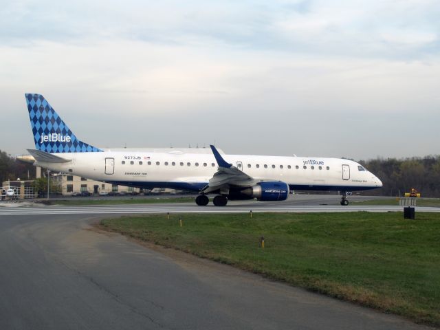 Embraer ERJ-190 (N273JB) - Take off runway 16.