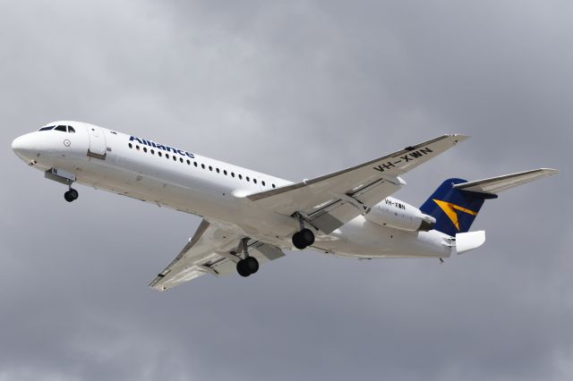 Fokker 100 (VH-XWN) - Fokker F100 of Alliance, approaches YBTL. Note tail mounted Air Brakes deployed.