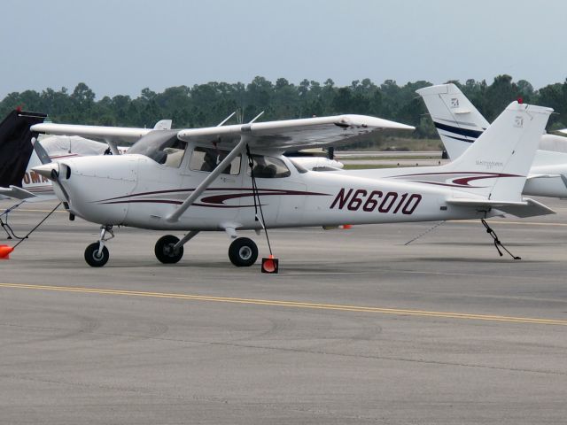 Cessna Skyhawk (N66010)