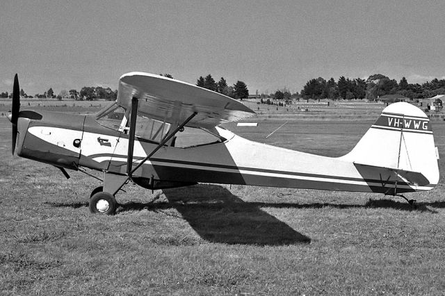 VH-WWG — - AUSTER J-1B AIGLET - REG VH-WWG (CN 2671) - WANGARATTA VIC. AUSTRALIA - YWGT (14/7/1982)