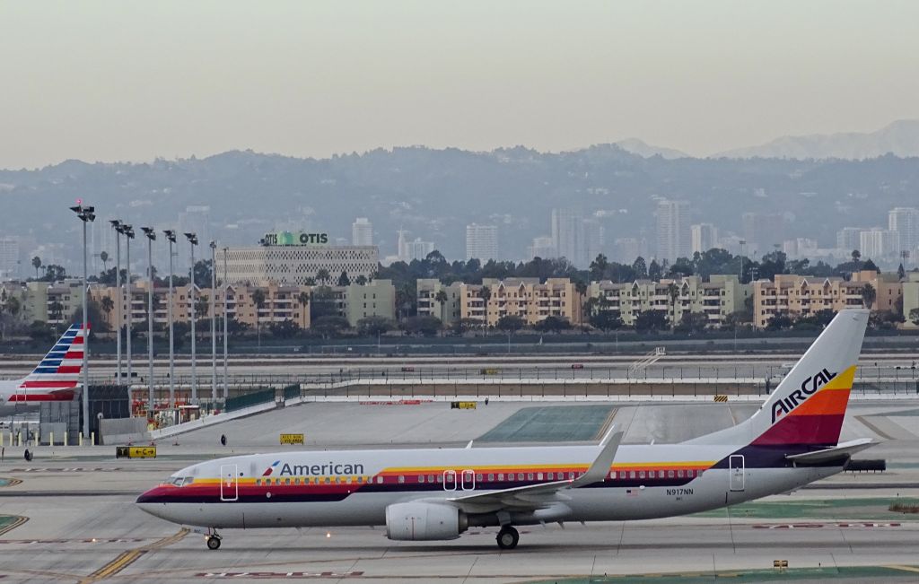 Boeing 737-800 (N917NN)