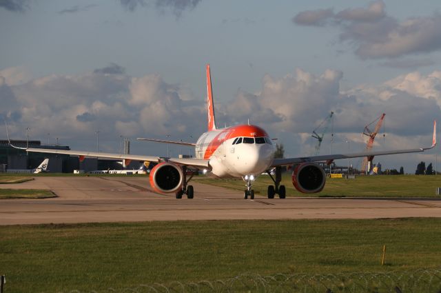 Airbus A320neo (G-UZHE)