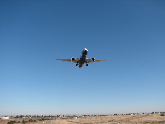 Boeing 787-9 Dreamliner (N789FT)