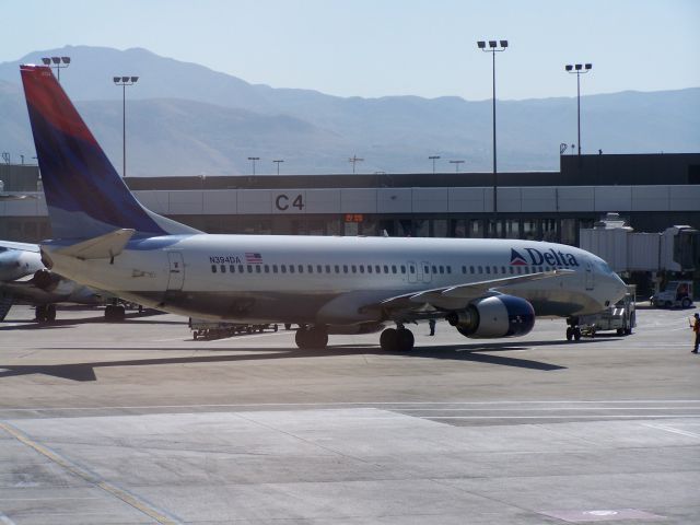 Boeing 737-800 (N394DA)