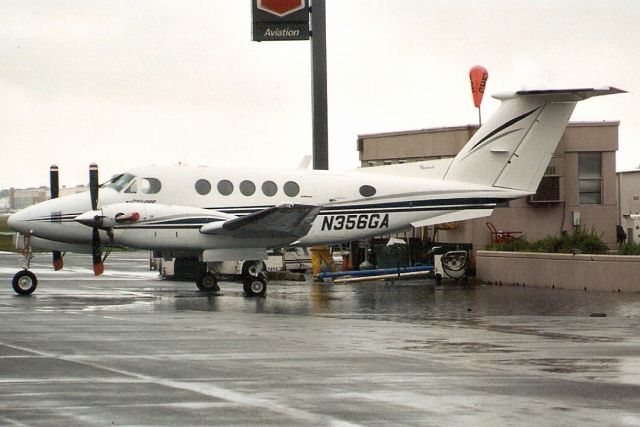 Beechcraft Super King Air 200 (N356GA) - Seen here in Jun-06.  Exported to Panama 13-Jun-07 where it became HP-010.