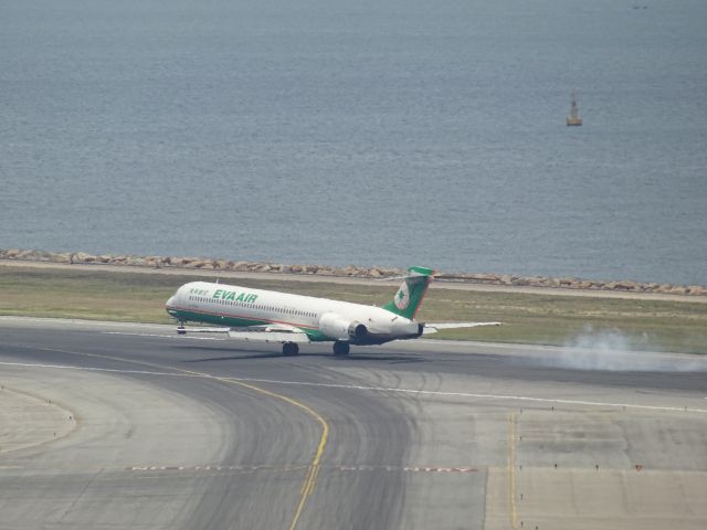 McDonnell Douglas MD-90 (B-17918)