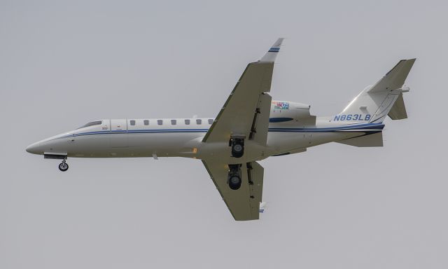 Learjet 45 (N863LB) - Runway 20R arrival @KDPA.