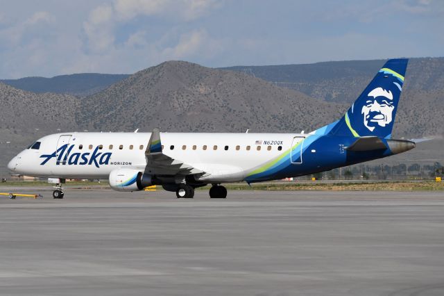 Embraer 175 (N620QX)