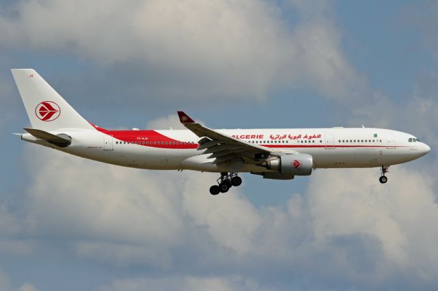 Airbus A330-200 (7T-VJV)