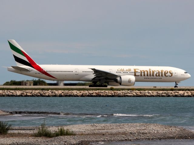 BOEING 777-300ER (A6-ENT) - 21 mai 2015