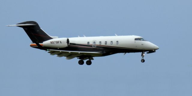 Canadair Challenger 350 (N579FX) - On final is this 2016 Bombardier Challenger 350 in the Summer of 2020.