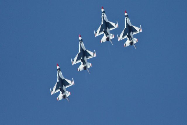 Lockheed F-16 Fighting Falcon — - Thunderbirds at Alliance Airshow 2011