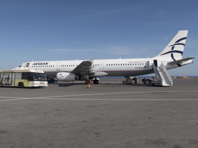 Airbus A321 (SX-DGQ) - 6 NOV 2016