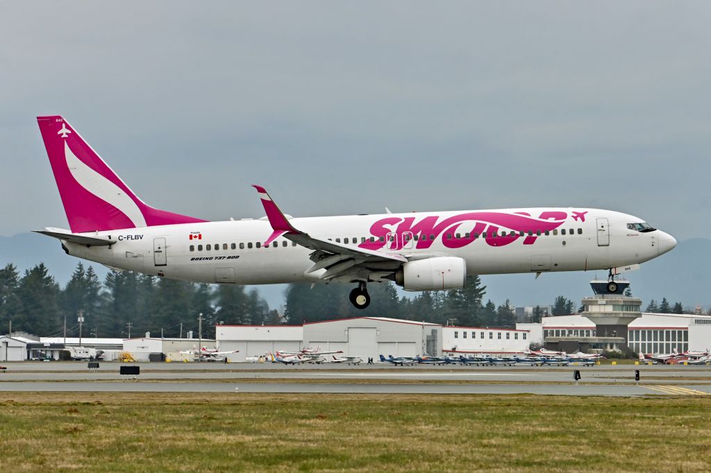 Boeing 737-800 (C-FLBV)