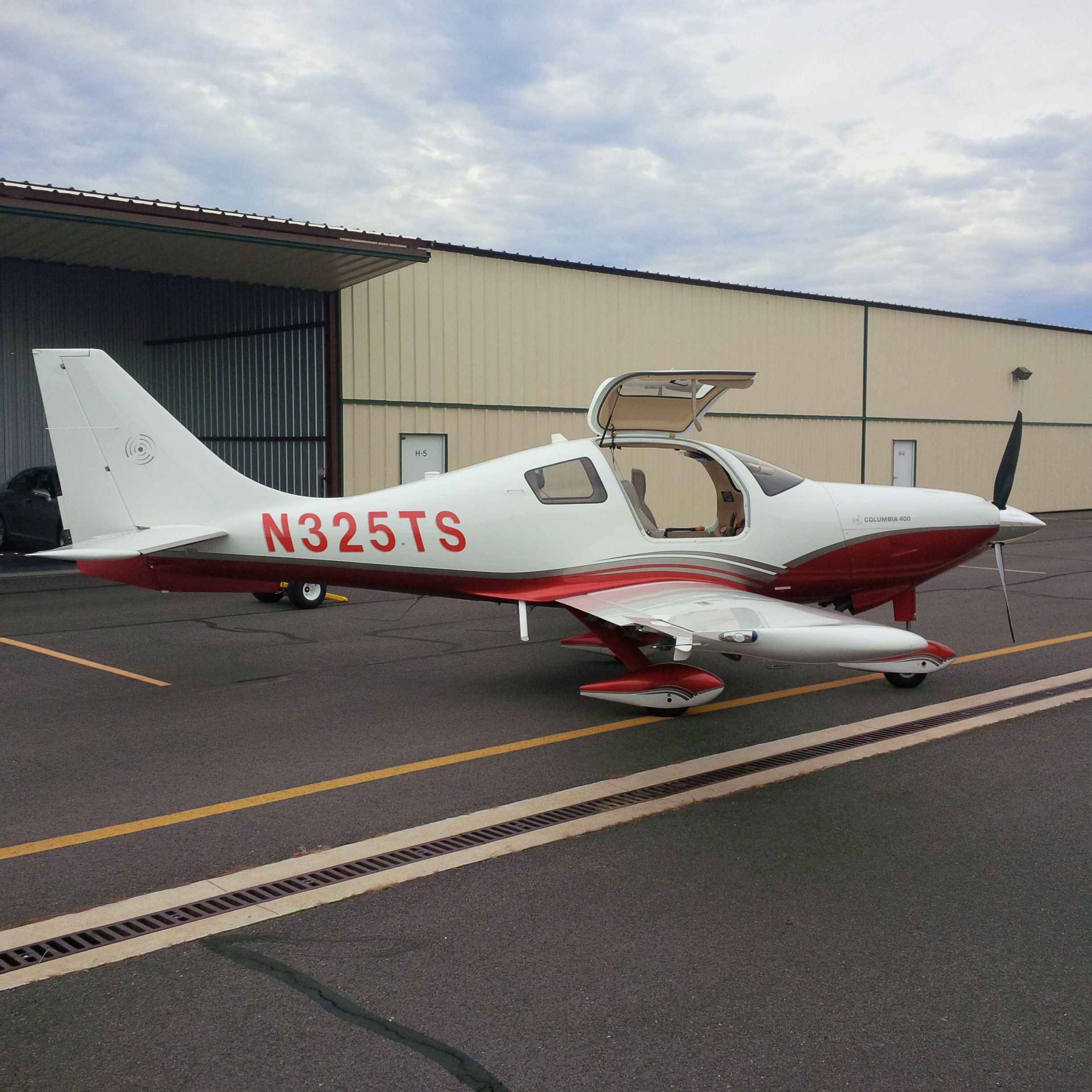 Cessna 400 (N325TS) - Preflighting Gary Londons 400...  I know hes with the angels looking down on her with a smile.  Tail winds always Gary.  