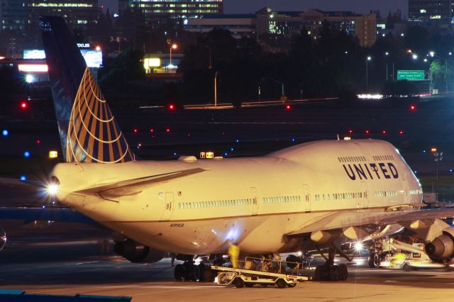 Boeing 747-400 (N199UA)