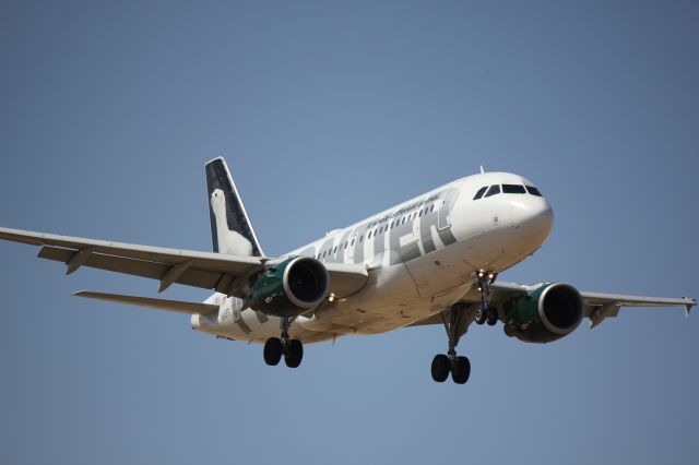 Airbus A319 (N949FR) - Landing 35R