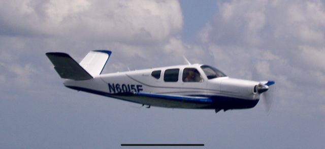 Beechcraft 35 Bonanza (N6015E)