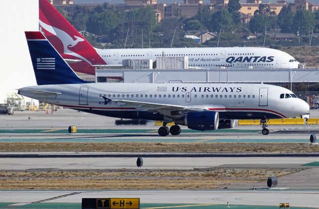 Airbus A319 (N758US)