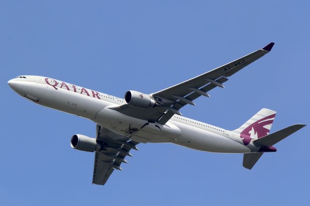 Airbus A330-300 (A7-AEJ)