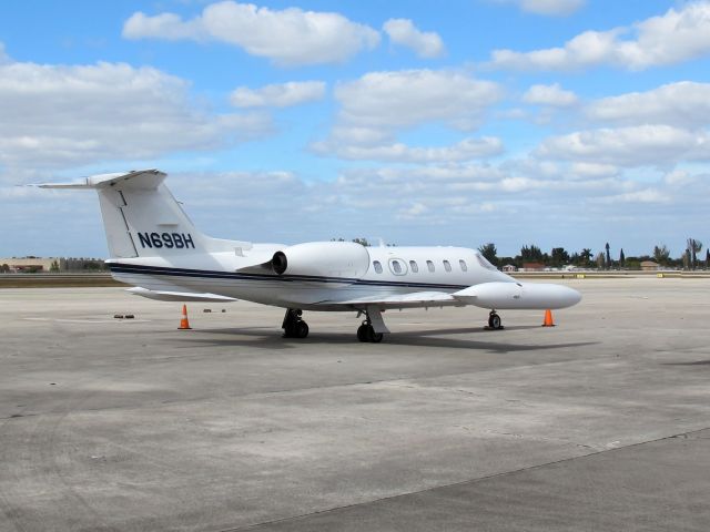 Learjet 35 (N69BH) - Fast & powerful.